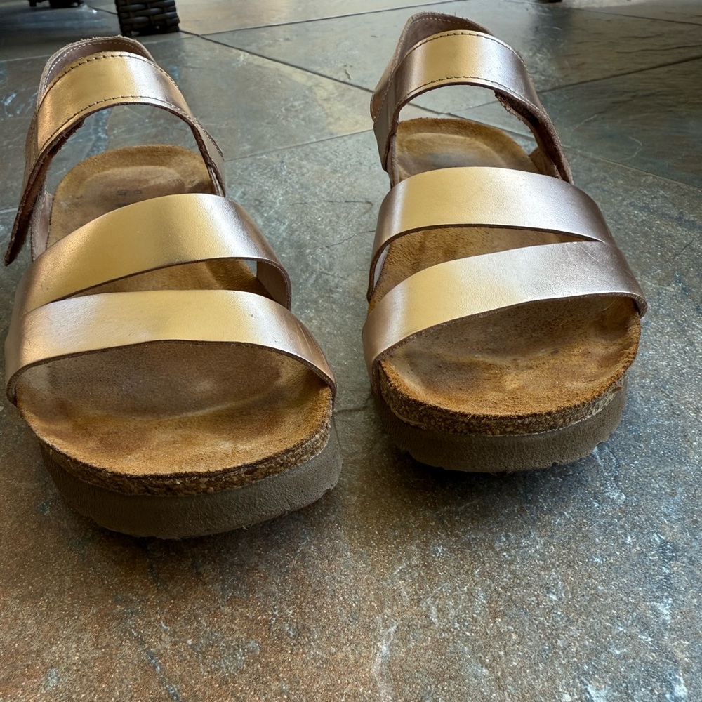 Naot Kayla Rose Gold Sandals Size 40(9) - Picture 2 of 7